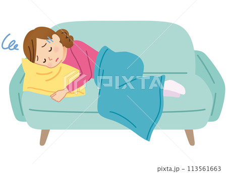 しんどそうにソファーに横たわる女性 体調不良 しんどそうにソファーに横たわる女性 体調不良 113561663