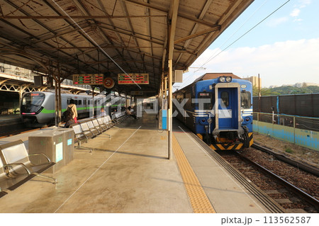 台湾 台南駅のホーム 台湾 台南駅のホーム 113562587