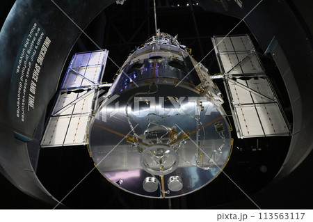 ケネディスペースセンター、アトランティス館内の衛星 113563117