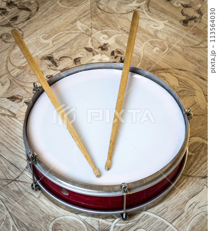 Pioneer drum and sticks 113564030