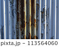 錆びたトタンの背景模様 113564060