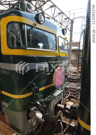 レトロ寝台特急列車・トワイライトエクスプレス・EF81104の連結部 113565256