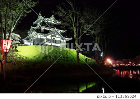 【新潟県】高田城の満開の夜桜(高田城址公園観桜会) 【新潟県】高田城の満開の夜桜(高田城址公園観桜会) 113565624