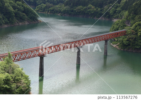 湖上駅を出発した列車 113567276