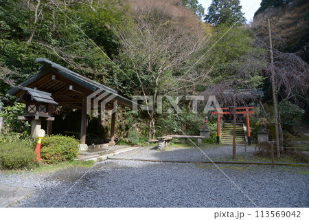 日向大神宮　手水舎と神田稲荷神社　京都市山科区日ノ岡 113569042