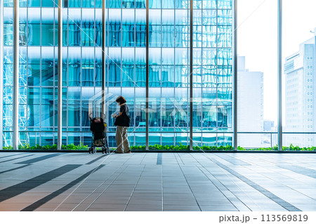 【東京都】スタイリッシュな渋谷ヒカリエのスカイロビー 【東京都】スタイリッシュな渋谷ヒカリエのスカイロビー 113569819