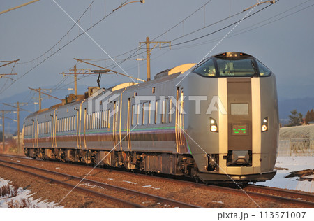 函館本線　光珠内ー峰延　JR北海道　789系1000番台　HL-1002編成（札幌）　スーパーカムイ 113571007