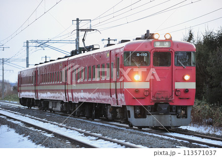函館本線 峰延ー光珠内 JR北海道 711系 S-110編成(札幌) 函館本線 峰延ー光珠内 JR北海道 711系 S-110編成(札幌) 113571037