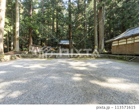 室生龍穴神社の拝殿 室生龍穴神社の拝殿 113571615
