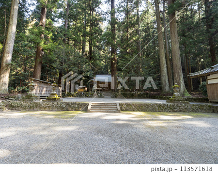 室生龍穴神社の拝殿 室生龍穴神社の拝殿 113571618