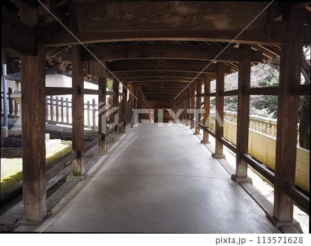 桃太郎伝説の美しい吉備津神社 113571628