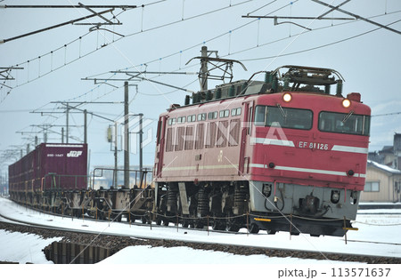 北陸本線　西高岡ー高岡　JR貨物　EF81-126（富山） 113571637