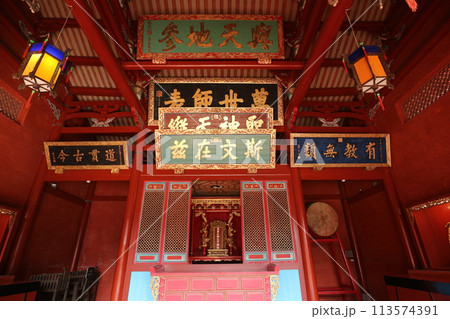 台湾　台南孔廟の看板 113574391