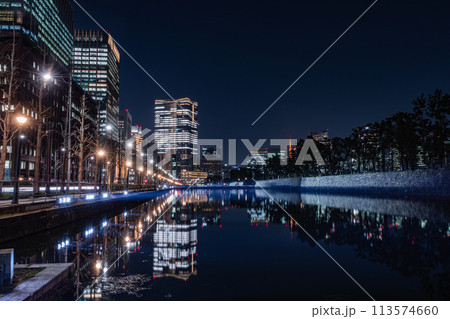 東京日比谷濠の夜景 113574660