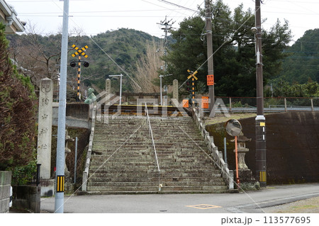 JR佐世保線と陶山神社 113577695