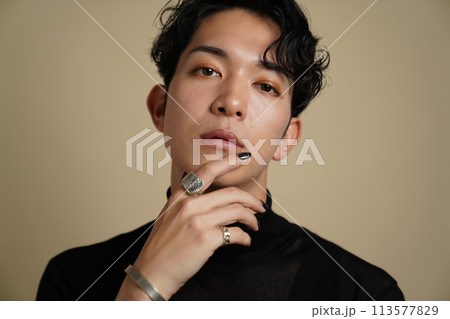 若い男性のメンズビューティーイメージ 113577829