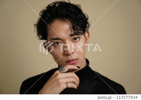 若い男性のメンズビューティーイメージ 113577834