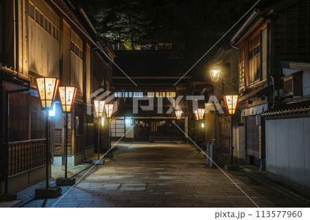 金沢のひがし茶屋街の夜景 金沢のひがし茶屋街の夜景 113577960