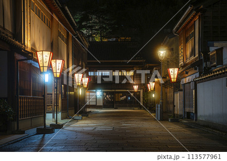 金沢のひがし茶屋街の夜景 金沢のひがし茶屋街の夜景 113577961
