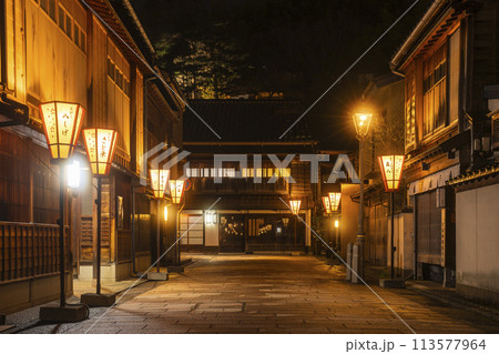 金沢のひがし茶屋街の夜景 金沢のひがし茶屋街の夜景 113577964