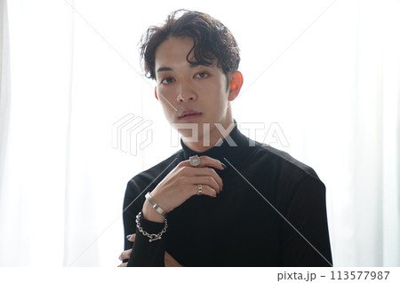 若い男性のメンズビューティーイメージ 113577987