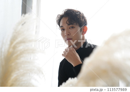 若い男性のメンズビューティーイメージ 113577989