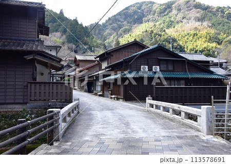 静岡県 江戸時代の街並みが残る宇津ノ谷集落と宇津ノ谷峠 静岡県 江戸時代の街並みが残る宇津ノ谷集落と宇津ノ谷峠 113578691