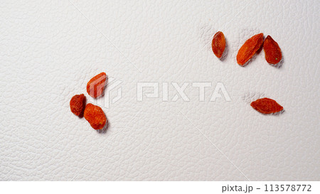 手作りお菓子用のクコの実の写真 113578772