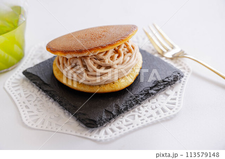 モンブランどら焼き モンブランどら焼き 113579148