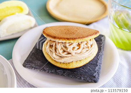 モンブランどら焼き モンブランどら焼き 113579150