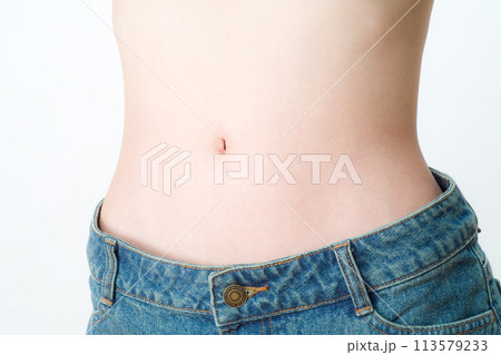 若い日本人女性のウエスト 113579233