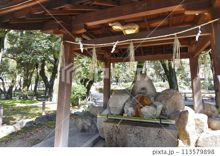 豊国神社参道にある手水舎 113579898