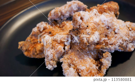 塩麹を使った鶏の唐揚げ 113580881