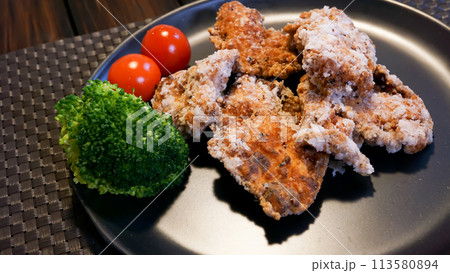 塩麹を使った鶏の唐揚げ 113580894