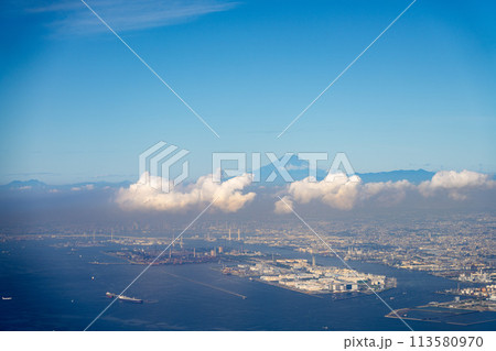 空港 飛行機 離陸 午前 昼 明るい 空撮 神奈川県 富士山 工場 京浜工業地帯 空港 飛行機 離陸 午前 昼 明るい 空撮 神奈川県 富士山 工場 京浜工業地帯 113580970
