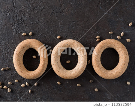 Ring-shaped cracknel with whole grain hemp flour 113582594