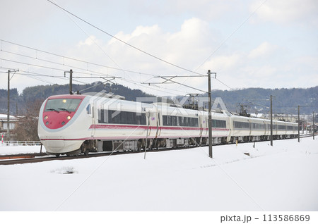 北陸本線　津幡ー倶利伽羅　北越急行　681系　N11+JR西日本　W02編成（金沢）　はくたか 113586869
