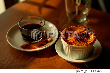 Creme brulee served in a classic ramekin, combination of creamy custard and caramelized sugar 113588022