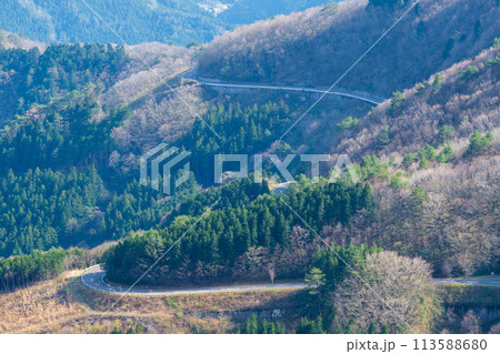日本の高知県と愛媛県にまたがる四国カルストの美しい風景 113588680