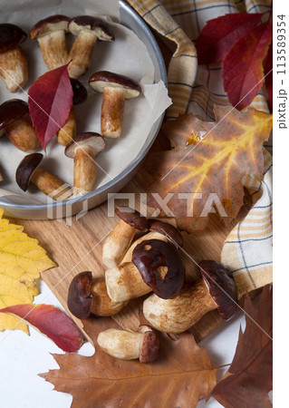 Several Imleria Badia or Boletus badius mushrooms commonly known as the bay bolete, vintage baking sheet with mushrooms on wooden cutting board.. Several Imleria Badia or Boletus badius mushrooms commonly known as the bay bolete, vintage baking sheet with mushrooms on wooden cutting board.. 113589354