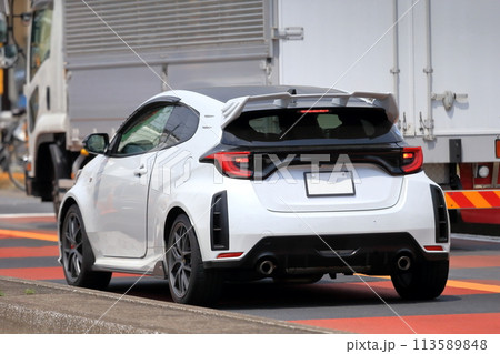 白い国産スポーツカー　イメージ 113589848