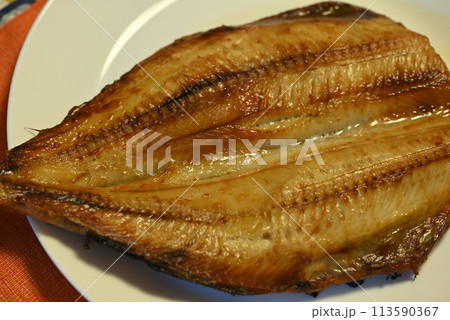 こんがり焼き目のついたシマホッケの干物 こんがり焼き目のついたシマホッケの干物 113590367