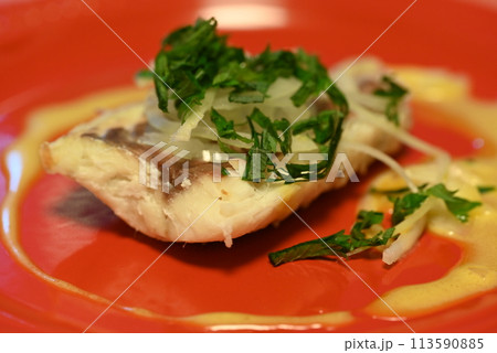 蒸し焼きした美味しい天然黒鯛 113590885