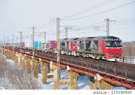 函館本線　豊幌ー江別　JR貨物　DF200-7+DF200-59（鷲別） 113590994