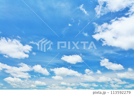 夏の青空と雲 113592279