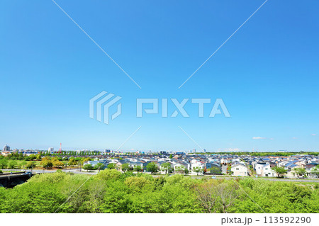 爽やかな青空と街の風景 113592290