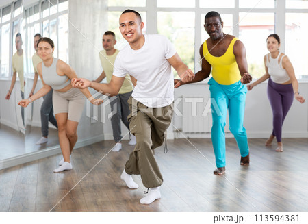 European guy with team of like-minded multinational people learn to elements of hip hop dance 113594381