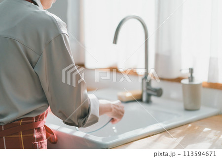 a forty-something woman 113594671