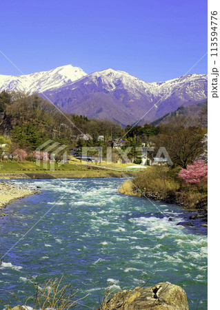 春の利根川の流れ(縦) 春の利根川の流れ(縦) 113594776