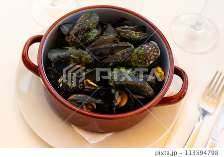 Steamed mussels served on table with piece of lemon Steamed mussels served on table with piece of lemon 113594798